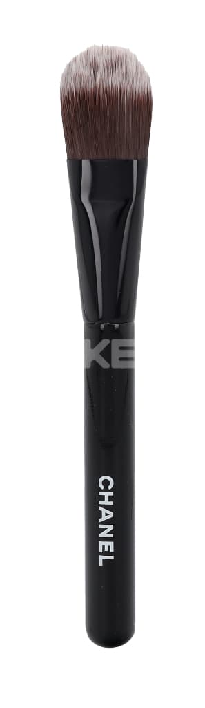 Chanel Les Pinceaux Foundation Brush 2