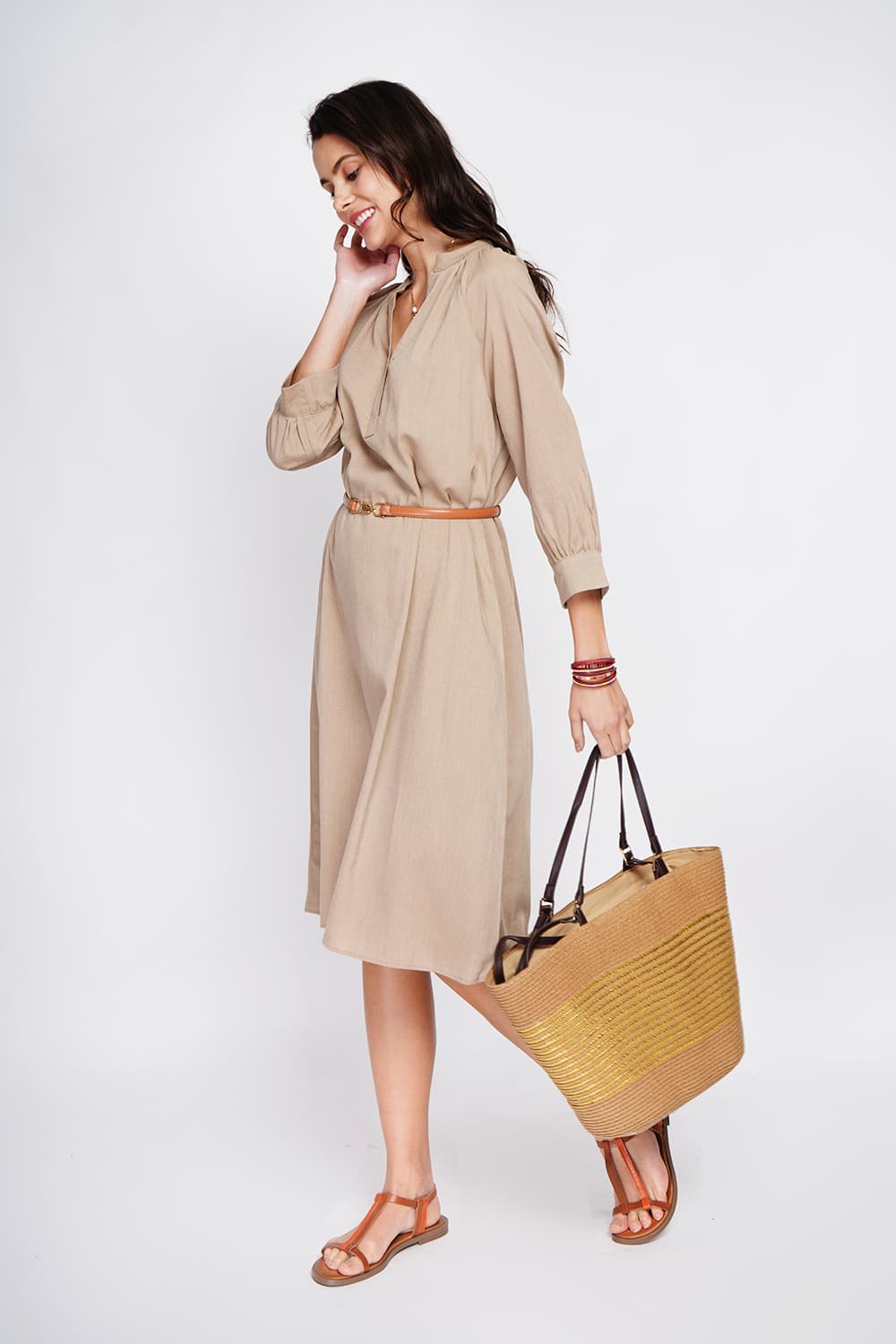 Robe longue évasée boutonnée devant à manches longueur 1
