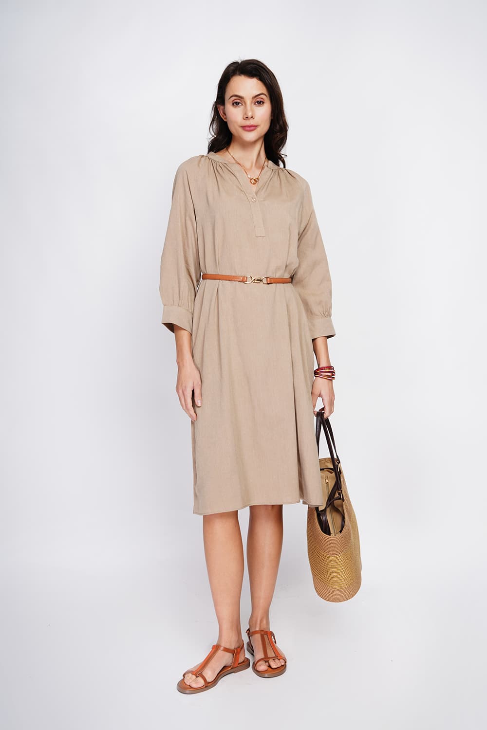 Robe longue évasée boutonnée devant à manches longueur 2