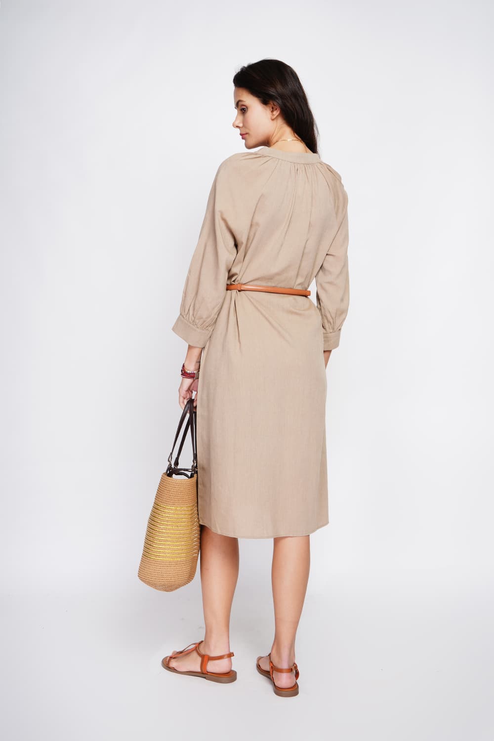 Robe longue évasée boutonnée devant à manches longueur 3
