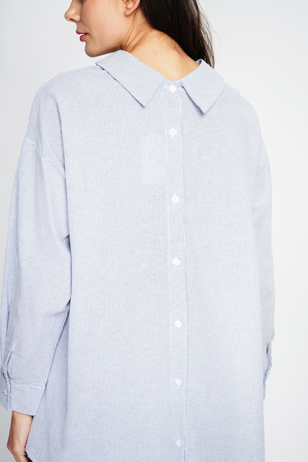 Tunique col chemise boutonnée au dos et poignet à manches longueur 16