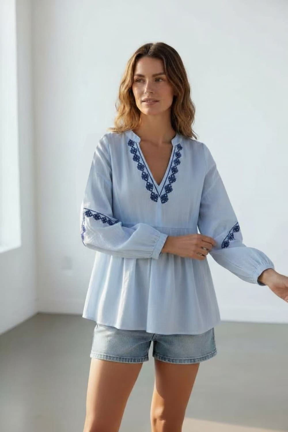 Blouse col tunisien en brodé à manches longues 4