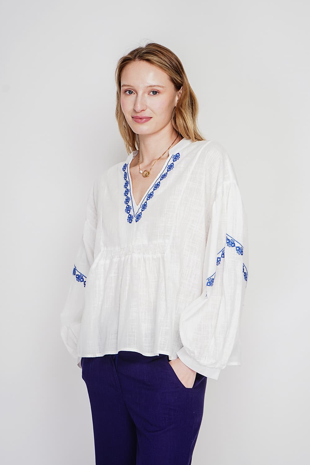 Blouse col tunisien en brodé à manches longues 6