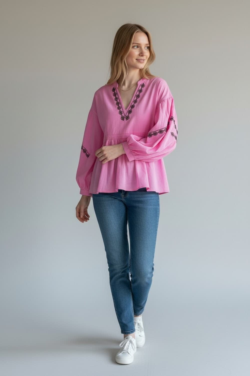 Blouse col tunisien en brodé à manches longues 10