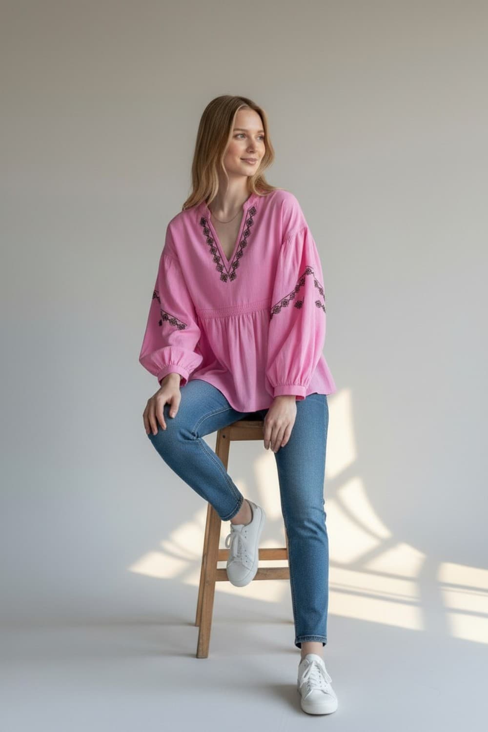 Blouse col tunisien en brodé à manches longues 11