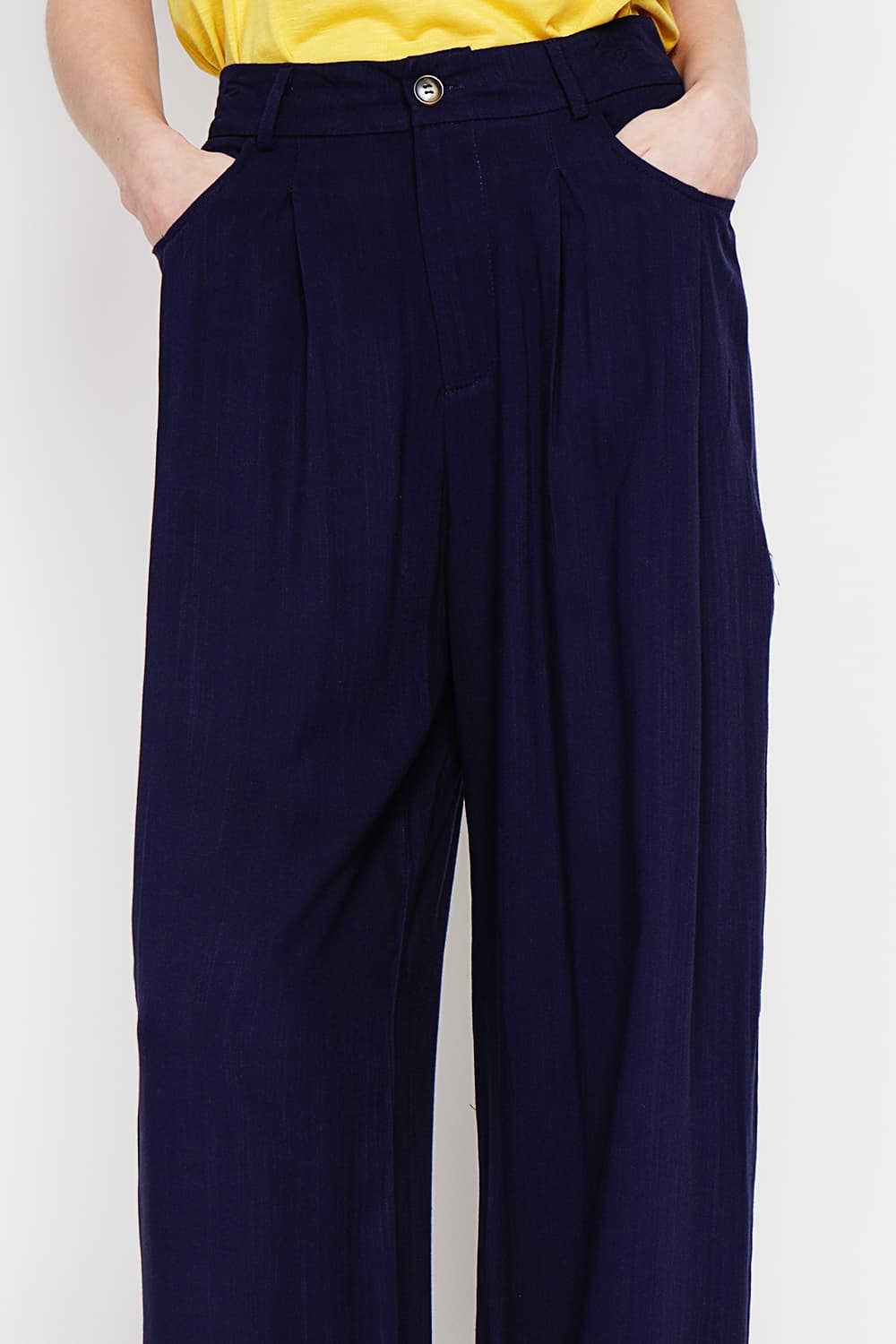 Pantalon coupe ajusté à jambe large fermeture zippée avec ceinture 9