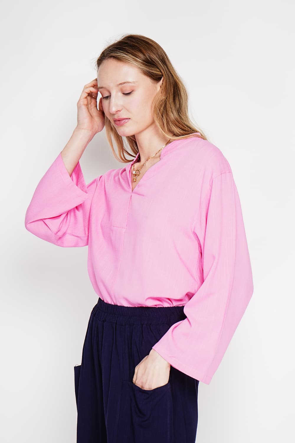 Blouse coupe ample col V en type polo à manches courtes 9