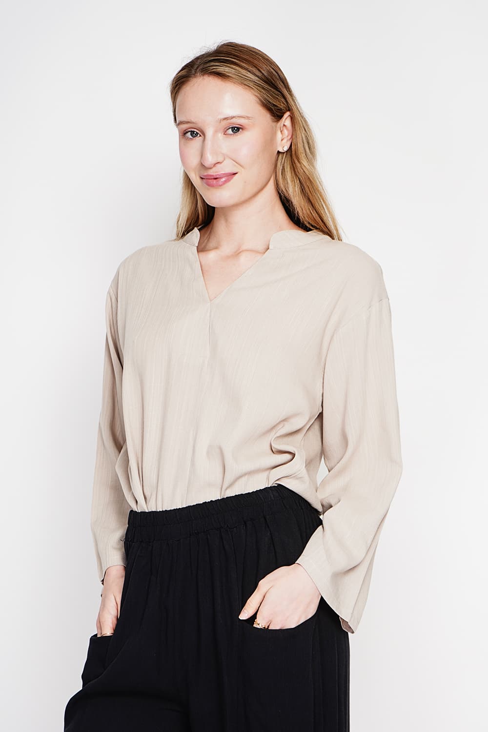 Blouse coupe ample col V en type polo à manches courtes 15