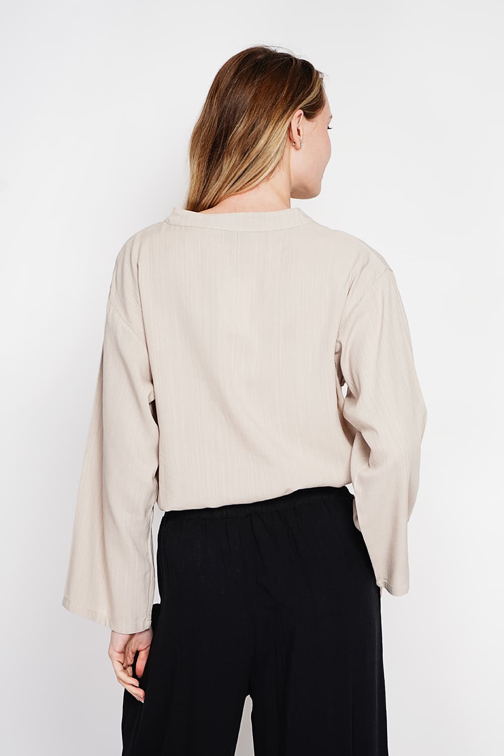 Blouse coupe ample col V en type polo à manches courtes 16