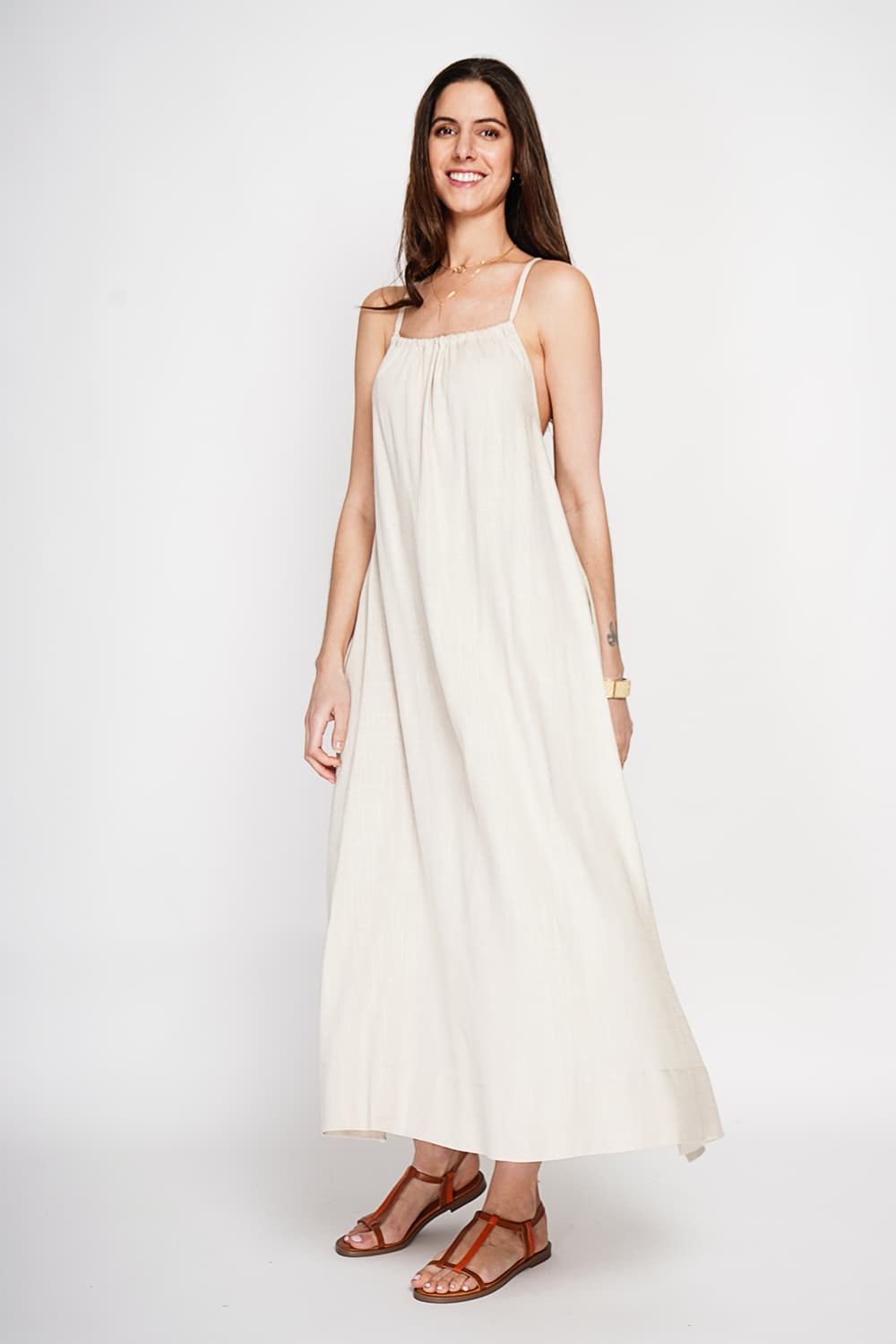 Robe longue en bretelle boutonnage sur les cotes 6