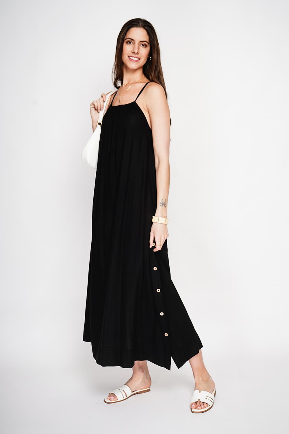 Robe longue en bretelle boutonnage sur les cotes 9