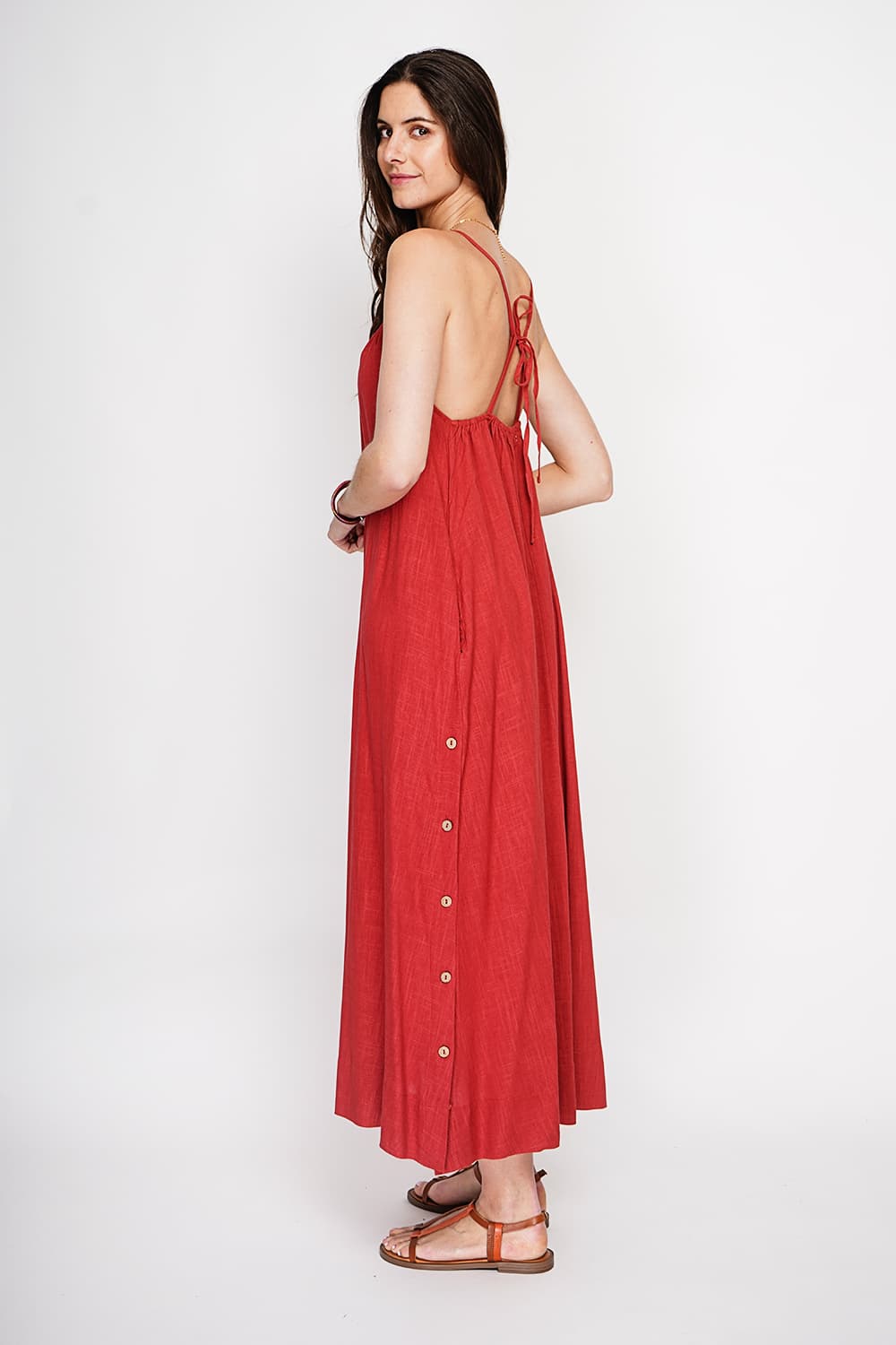 Robe longue en bretelle boutonnage sur les cotes 13