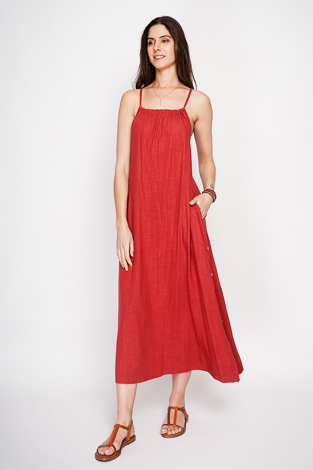 Robe longue en bretelle boutonnage sur les cotes 15