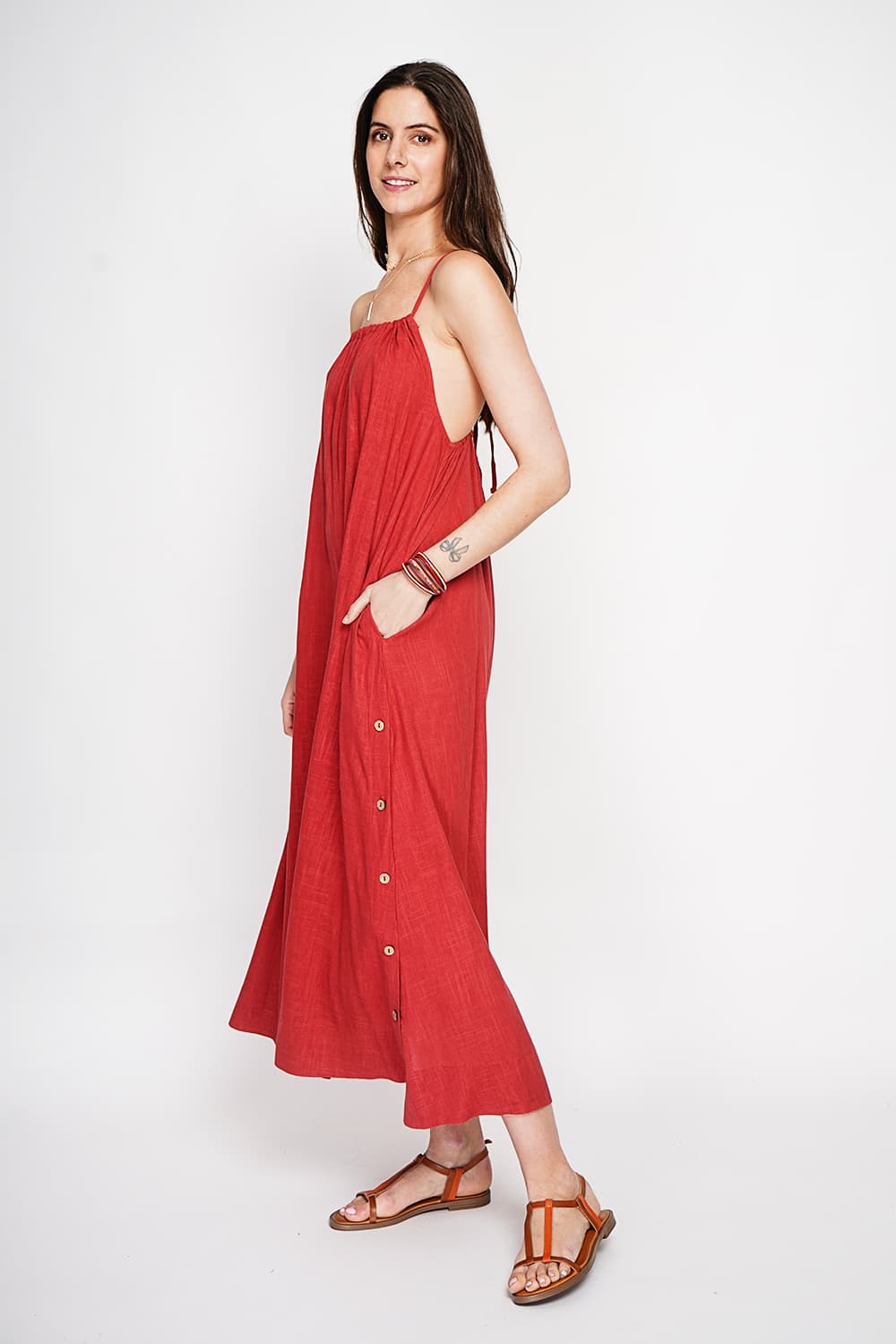 Robe longue en bretelle boutonnage sur les cotes 16