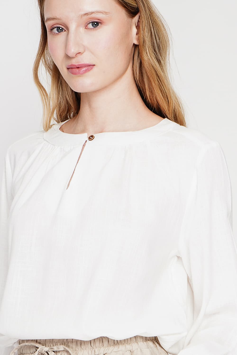 Blouse col tunisien boutonné devant à manche longues 3