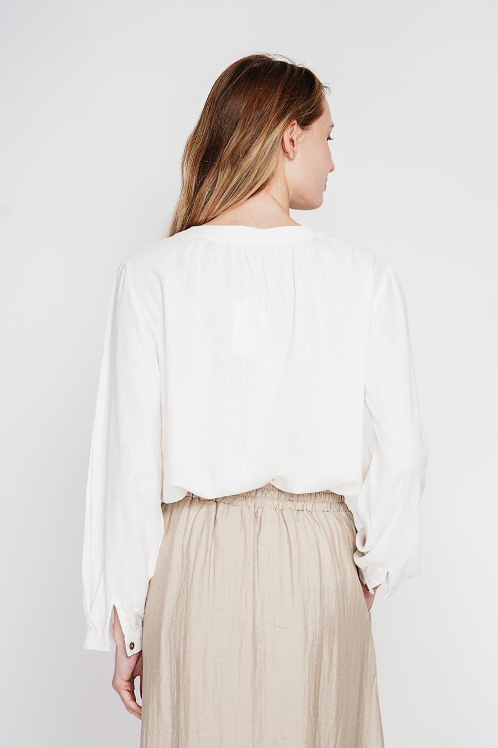 Blouse col tunisien boutonné devant à manche longues 17