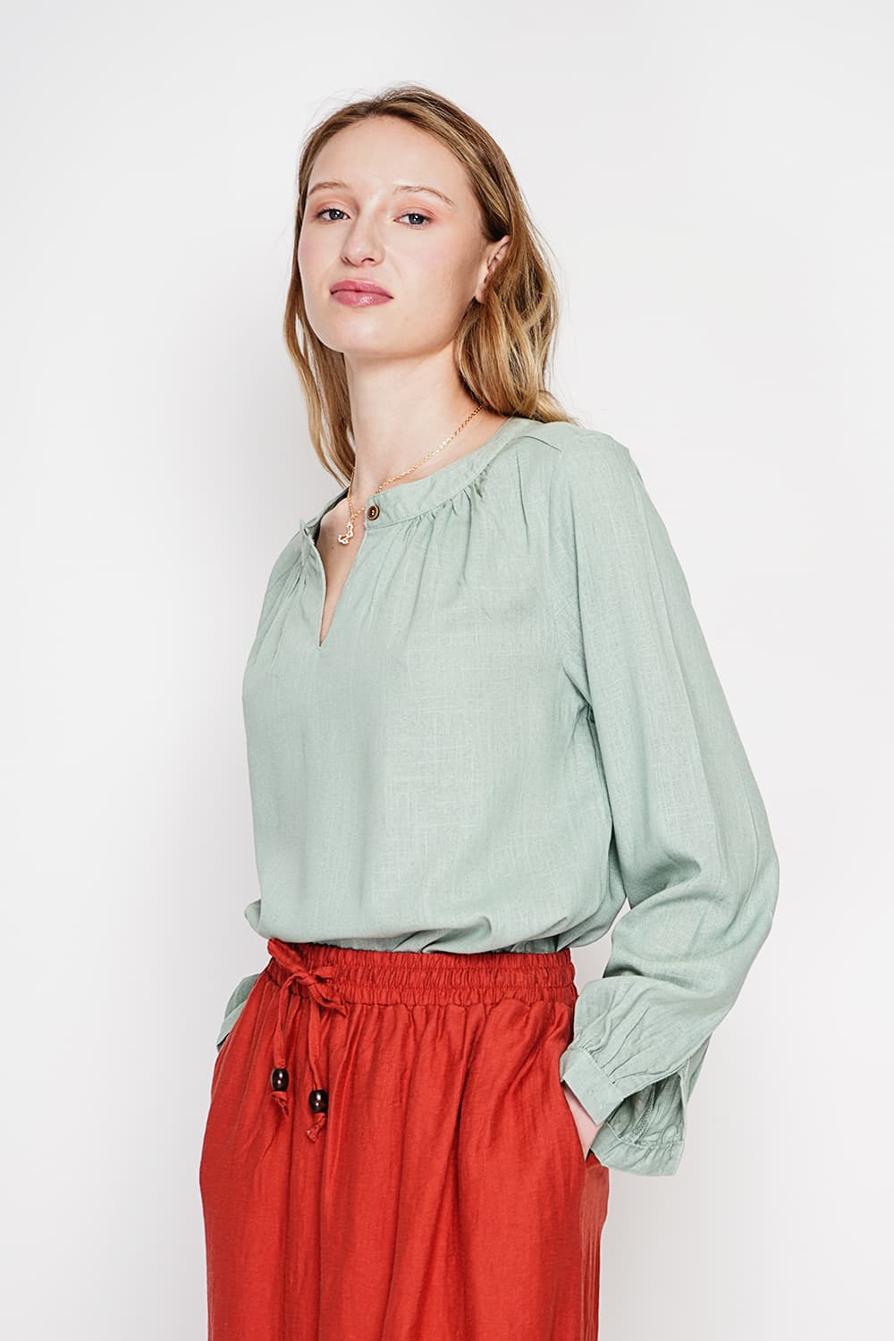 Blouse col tunisien boutonné devant à manche longues 9