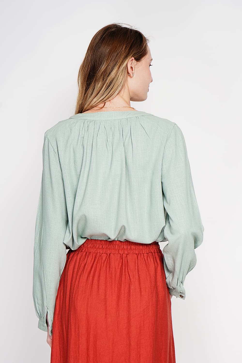 Blouse col tunisien boutonné devant à manche longues 11