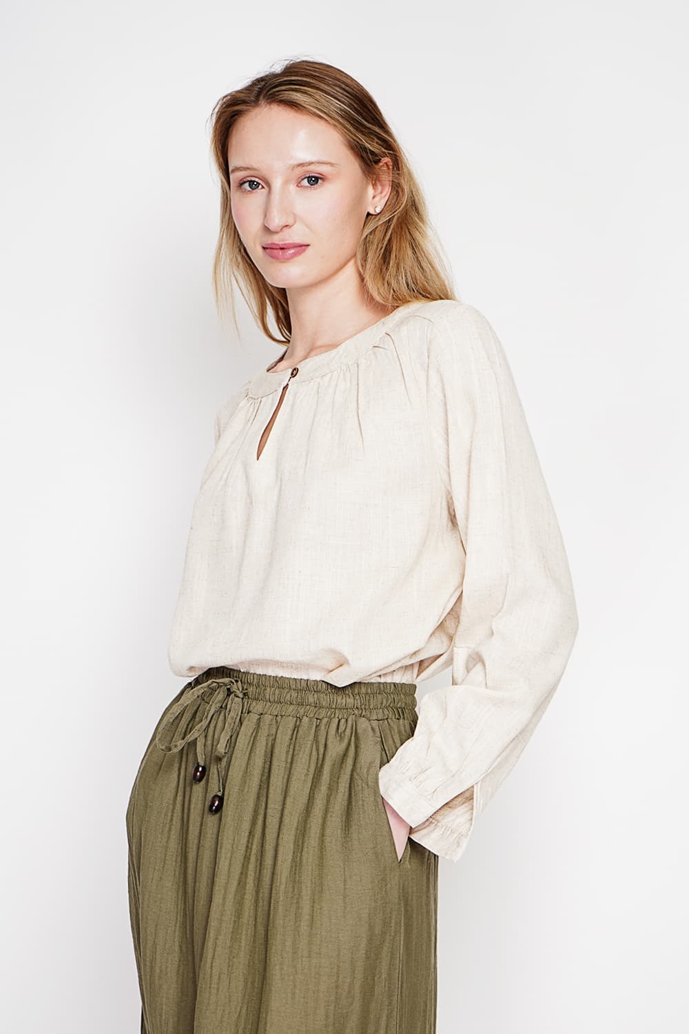 Blouse col tunisien boutonné devant à manche longues 15