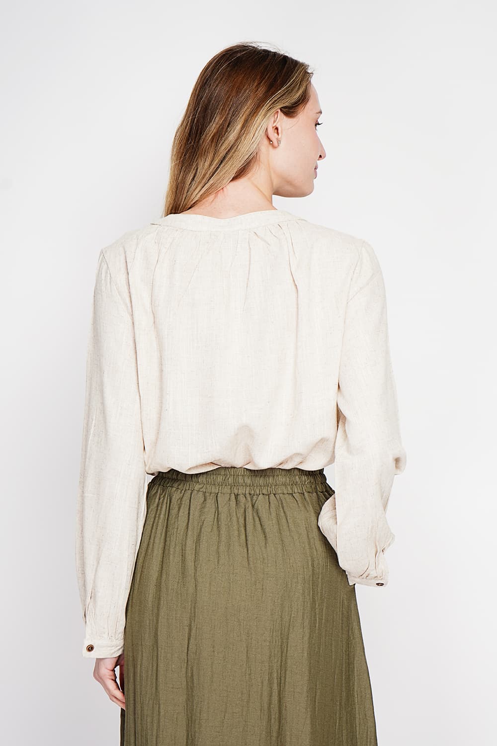 Blouse col tunisien boutonné devant à manche longues 16