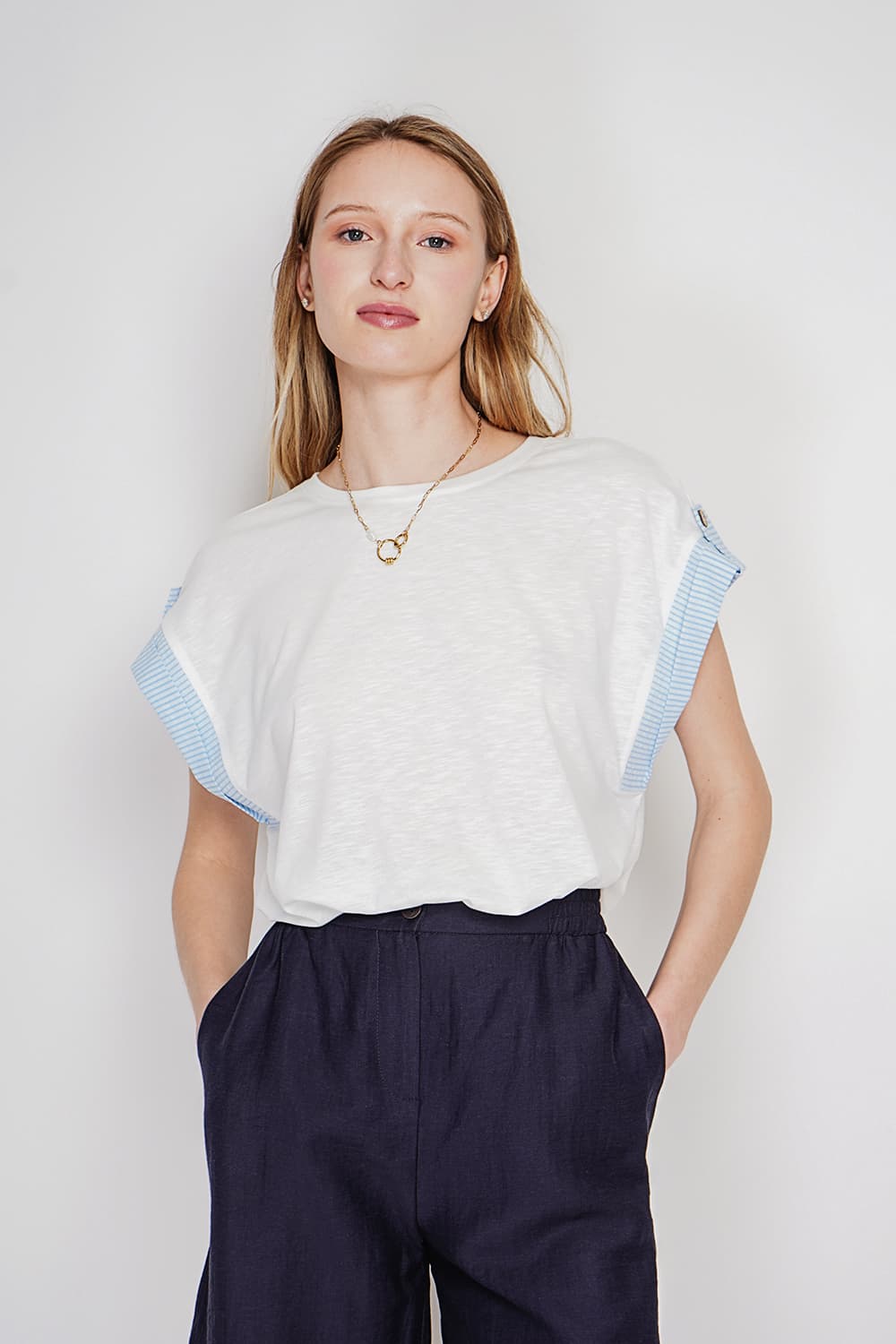 T-shirt col rond coupe oversize manches court avec patte boutons 4