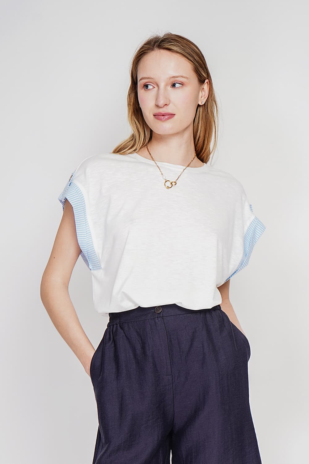 T-shirt col rond coupe oversize manches court avec patte boutons 25
