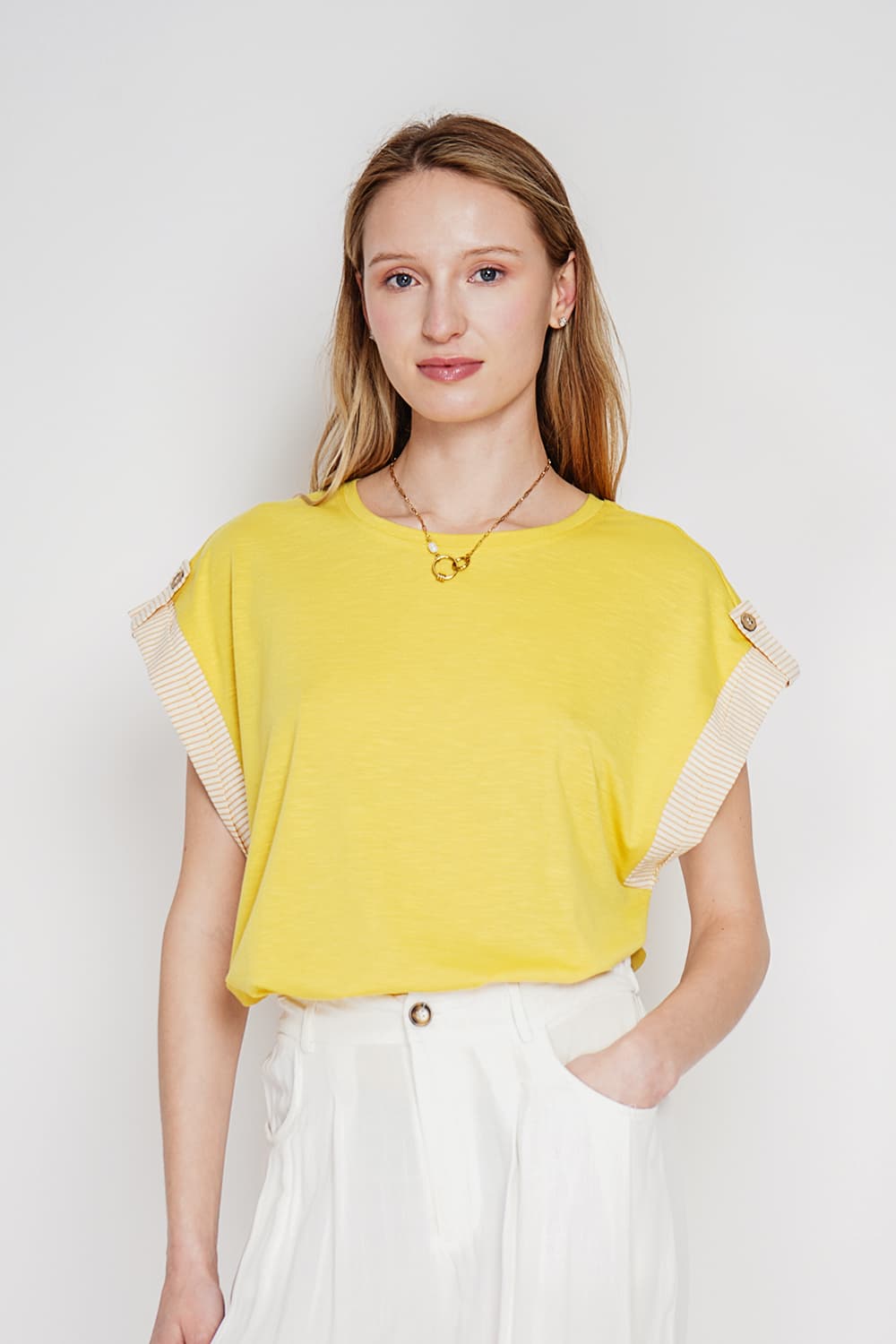 T-shirt col rond coupe oversize manches court avec patte boutons 9