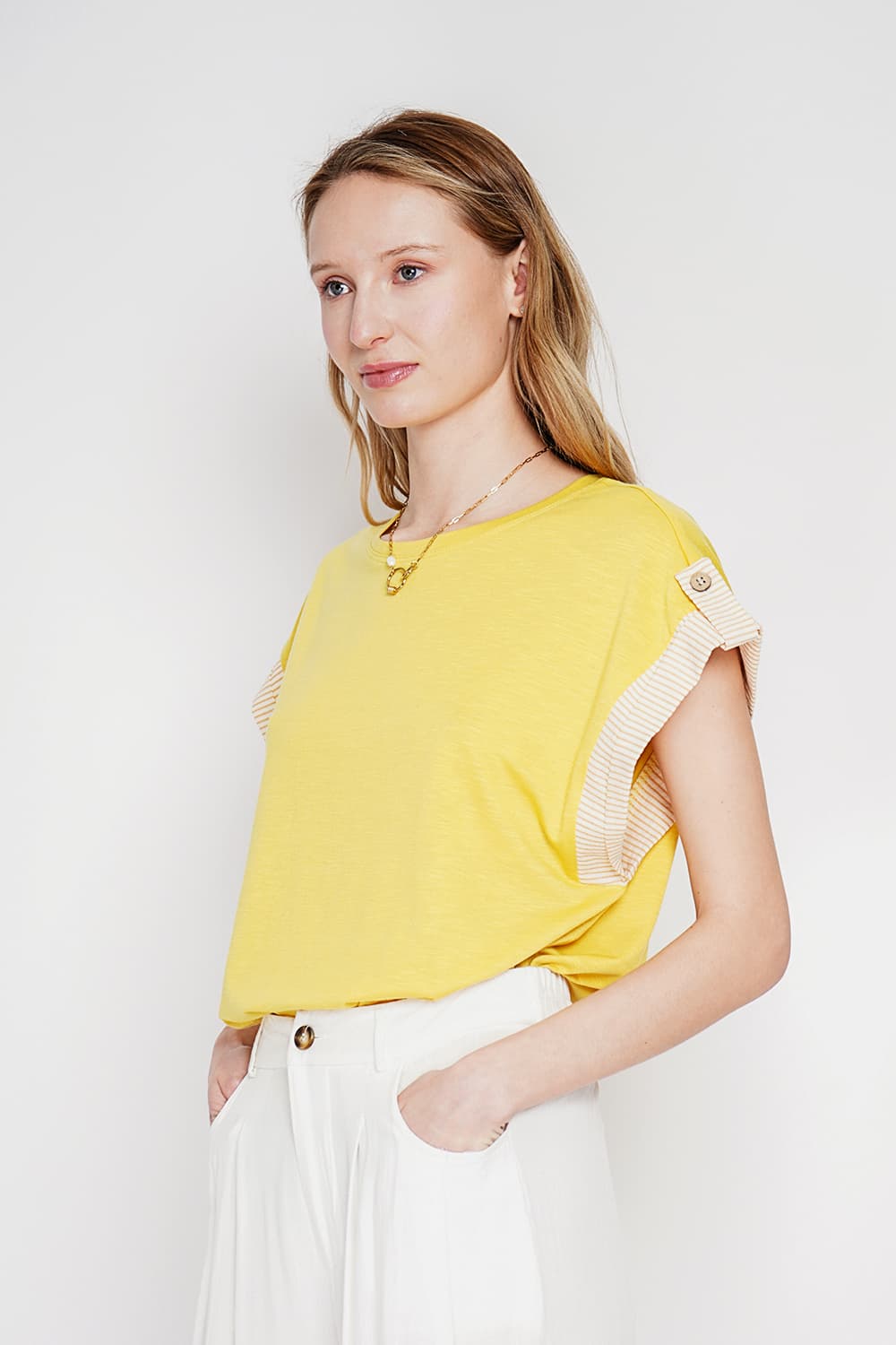 T-shirt col rond coupe oversize manches court avec patte boutons 10