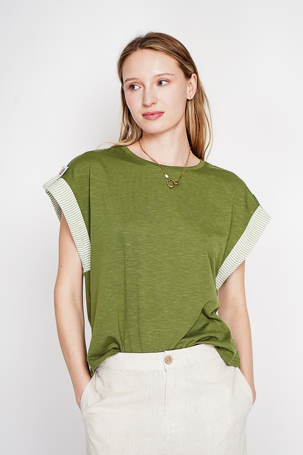 T-shirt col rond coupe oversize manches court avec patte boutons 13