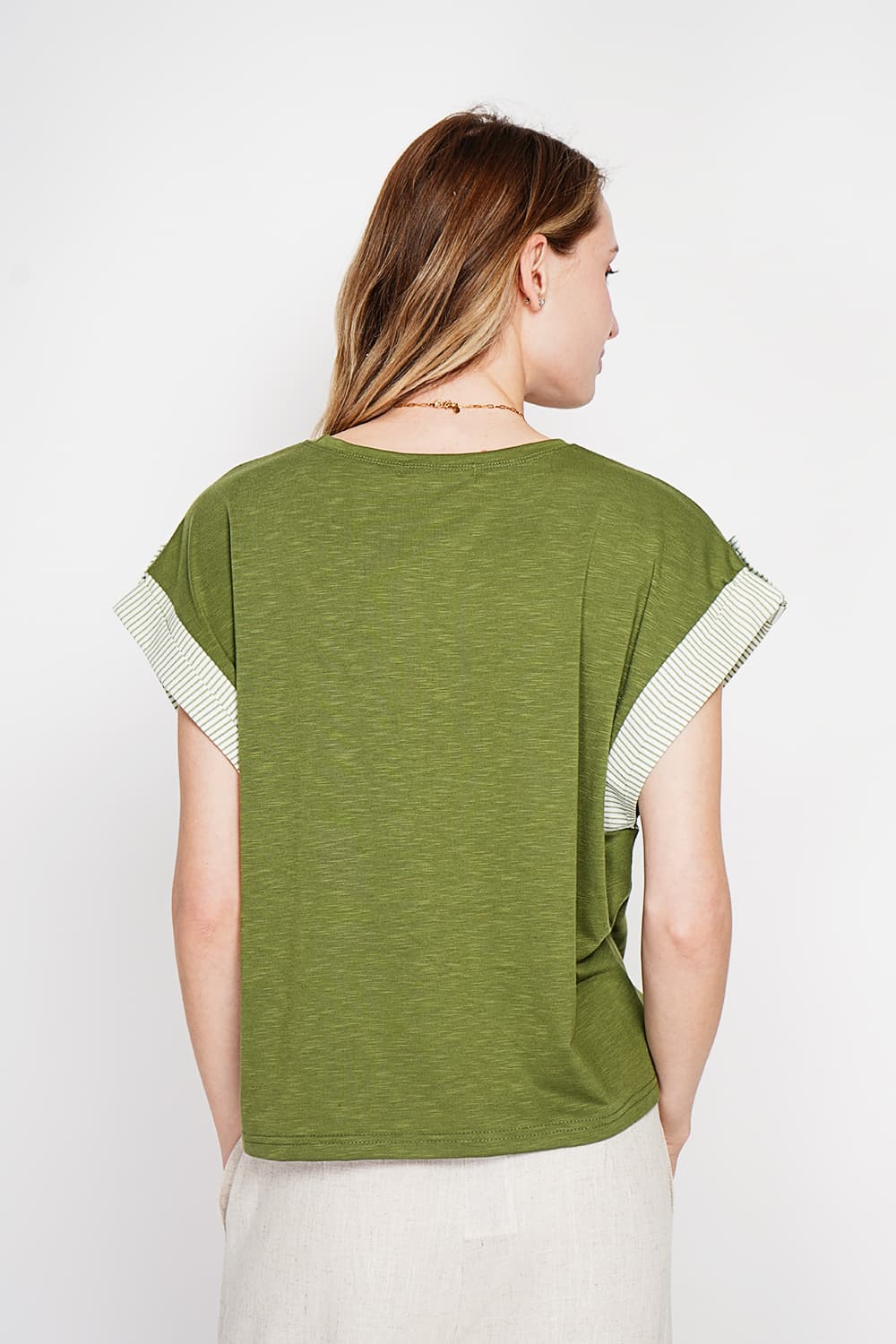 T-shirt col rond coupe oversize manches court avec patte boutons 15
