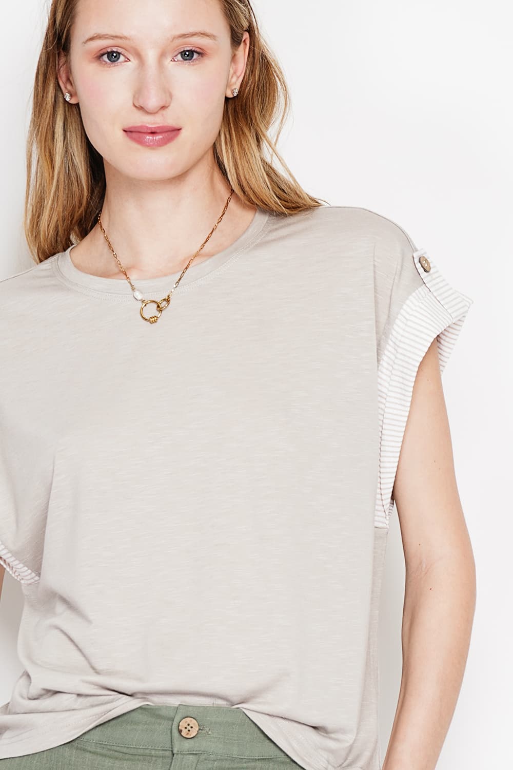 T-shirt col rond coupe oversize manches court avec patte boutons 18