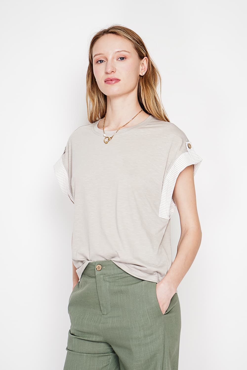 T-shirt col rond coupe oversize manches court avec patte boutons 19