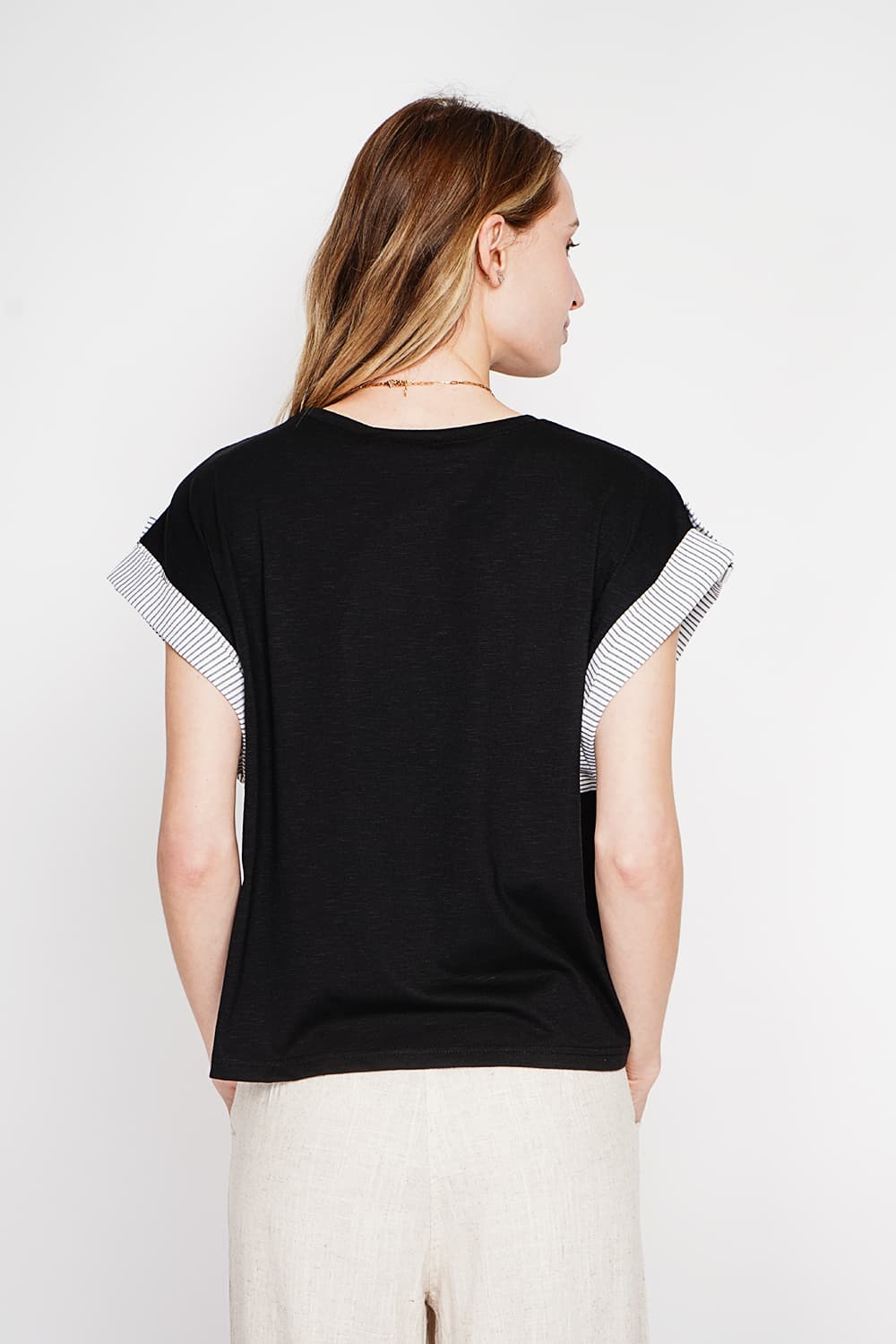 T-shirt col rond coupe oversize manches court avec patte boutons 23