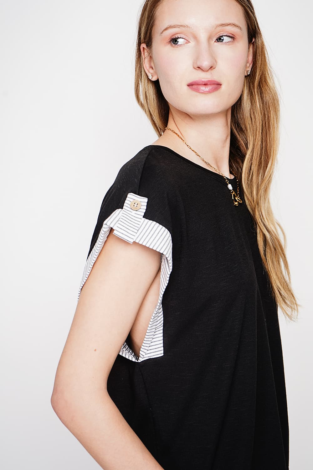 T-shirt col rond coupe oversize manches court avec patte boutons 24