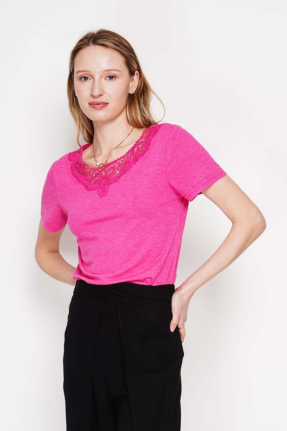 T-shirt col rond manches court dentelle 14