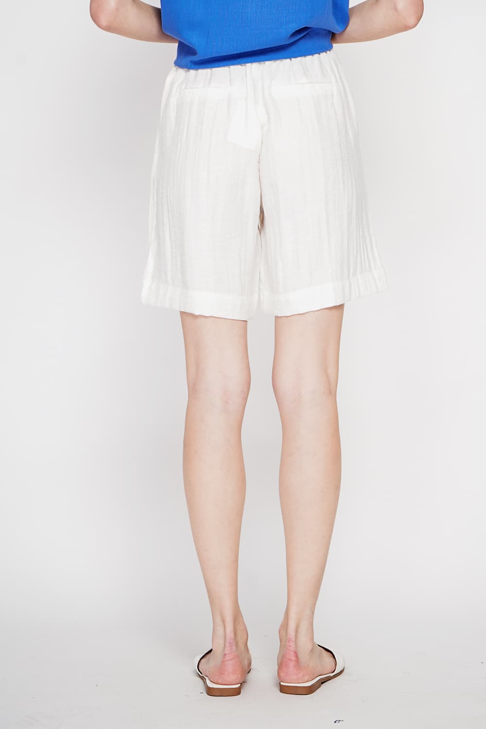Bermuda taille haute coupe droite avec poche latérale 2