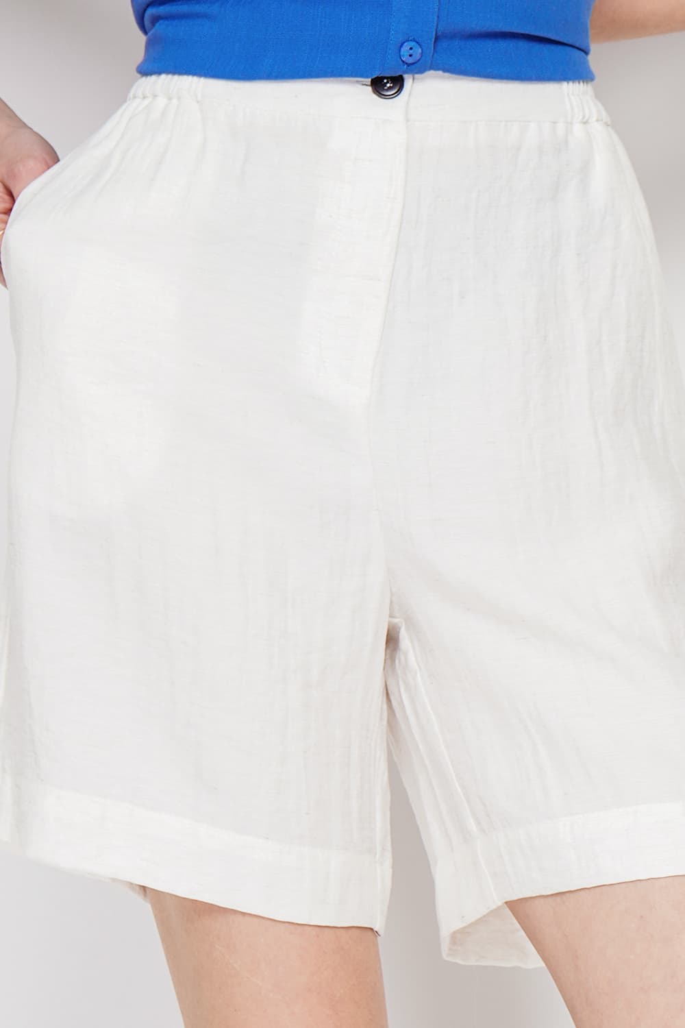 Bermuda taille haute coupe droite avec poche latérale 4