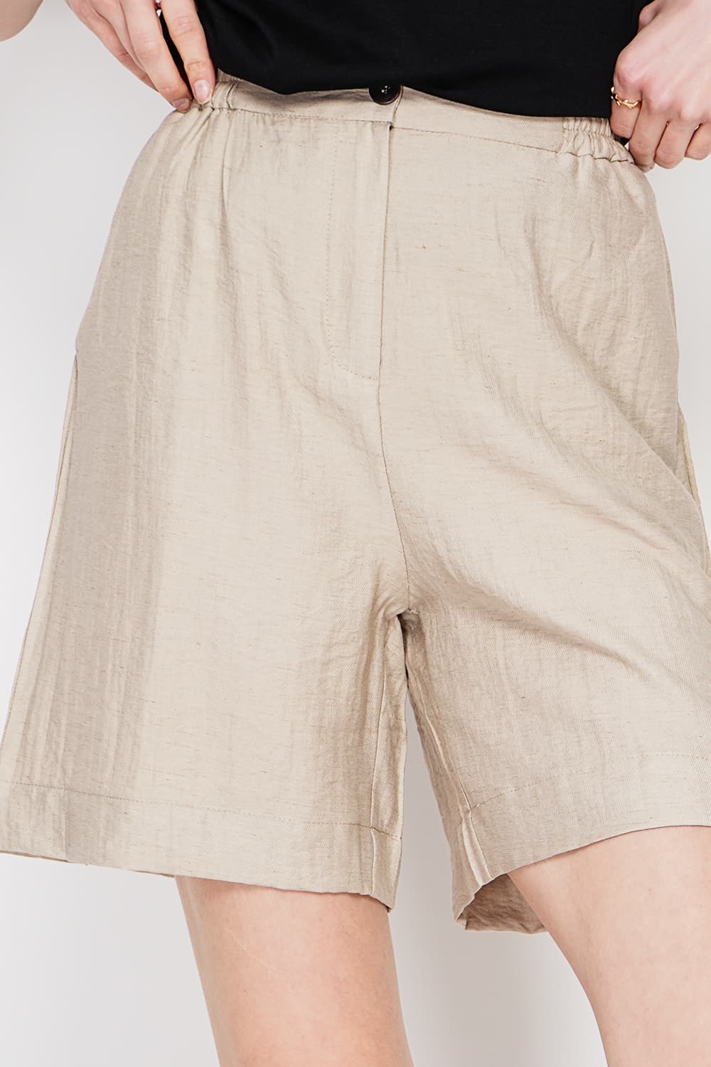 Bermuda taille haute coupe droite avec poche latérale 5
