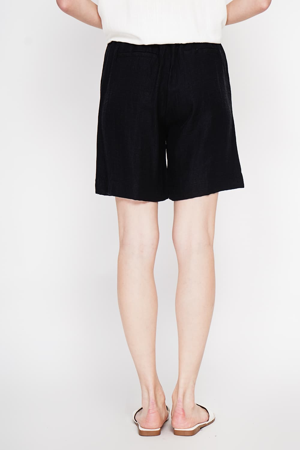 Bermuda taille haute coupe droite avec poche latérale 14