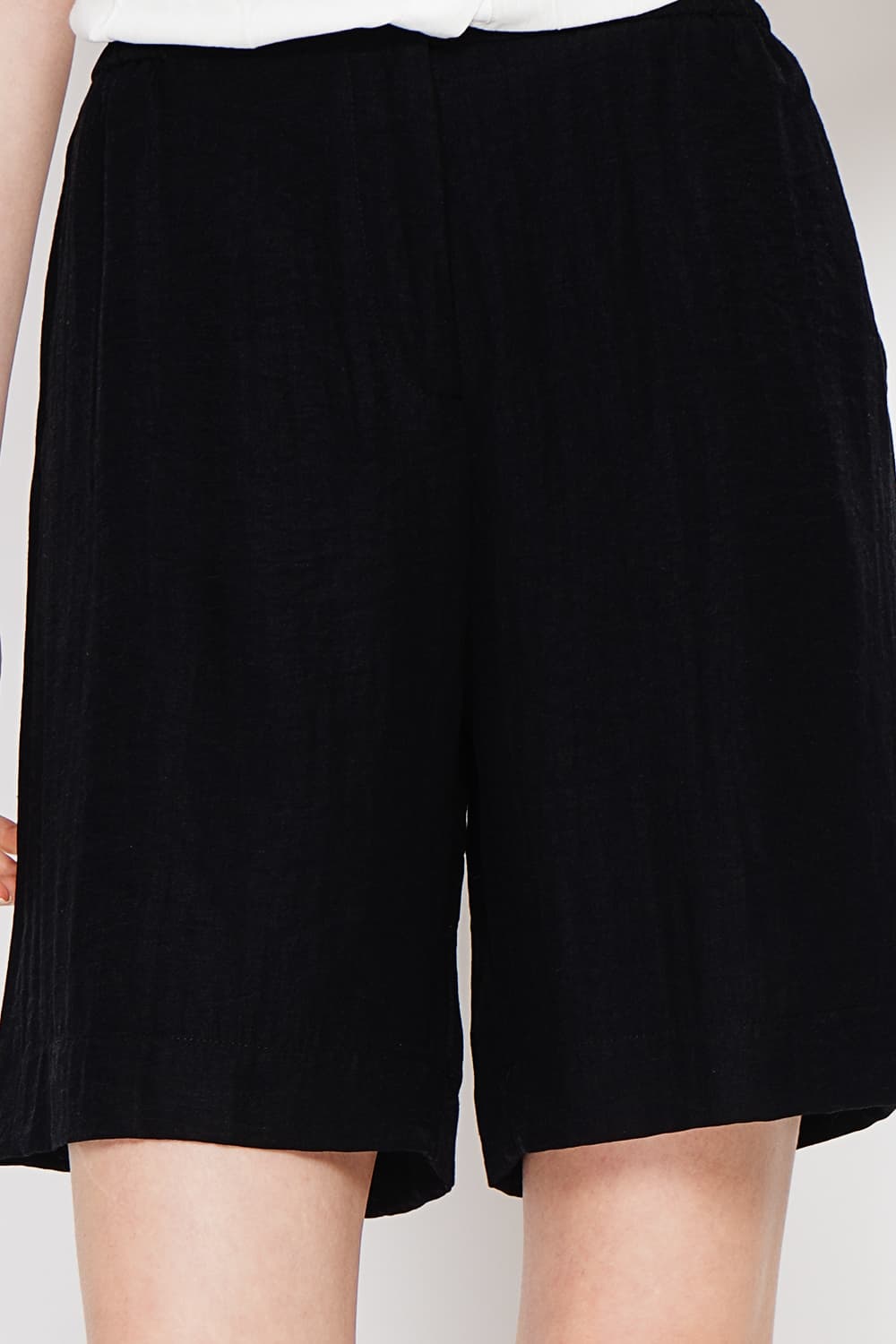 Bermuda taille haute coupe droite avec poche latérale 15