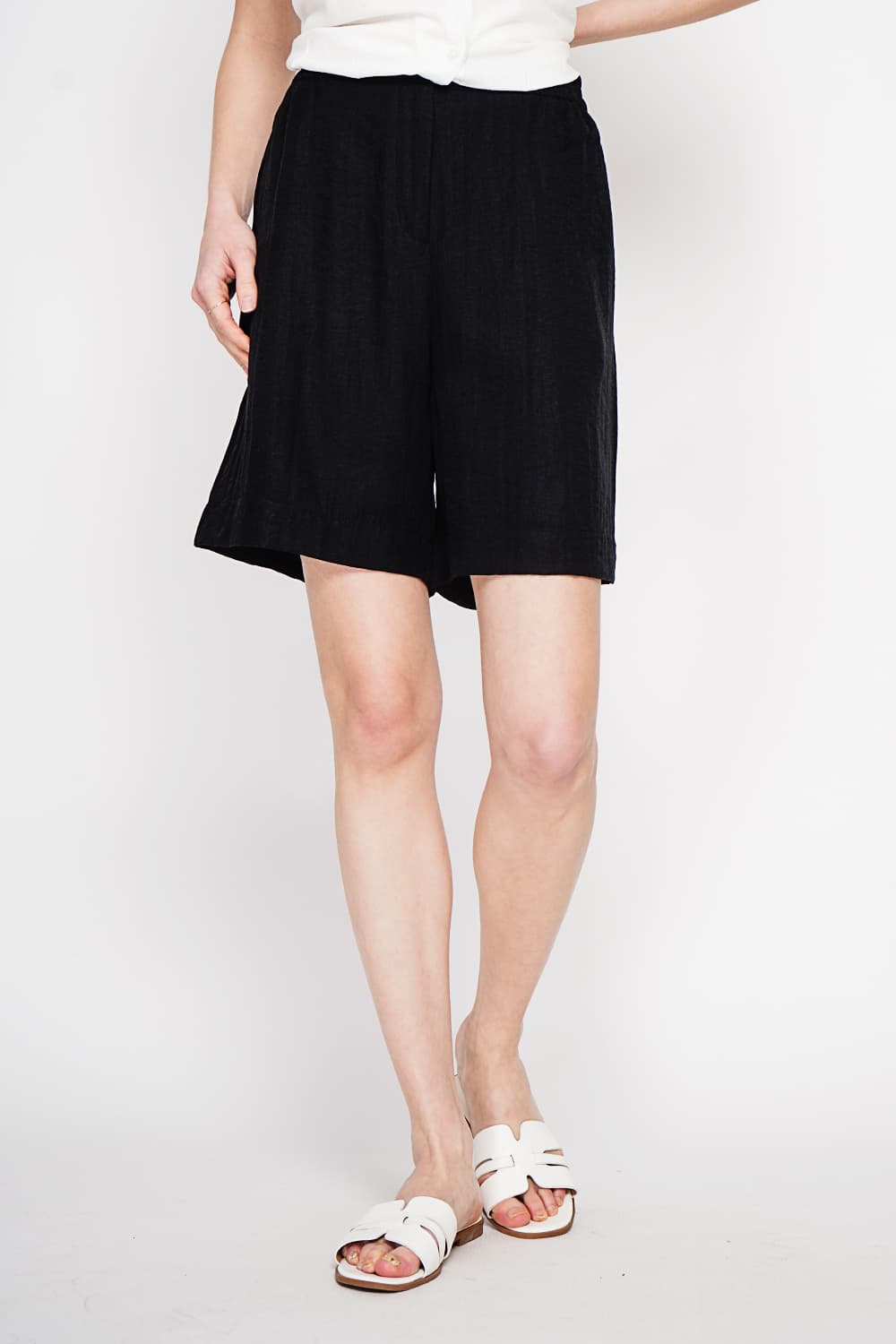 Bermuda taille haute coupe droite avec poche latérale 16