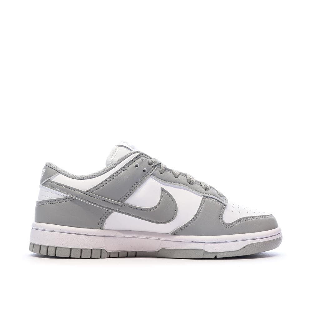 Dunk Low Baskets Blanches/Grises Femme Nike 2