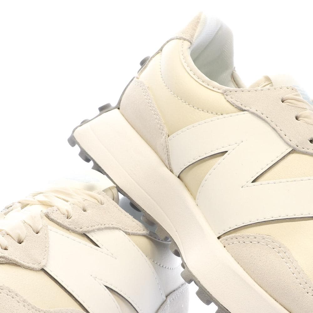 New Balance 327 Baskets Beiges Femme WS327MO 7