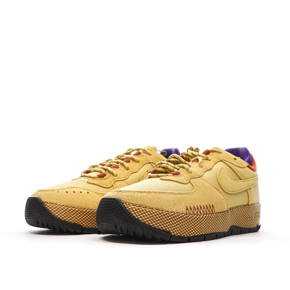 Baskets Jaunes Femme Nike Air Force 1 Wild 6