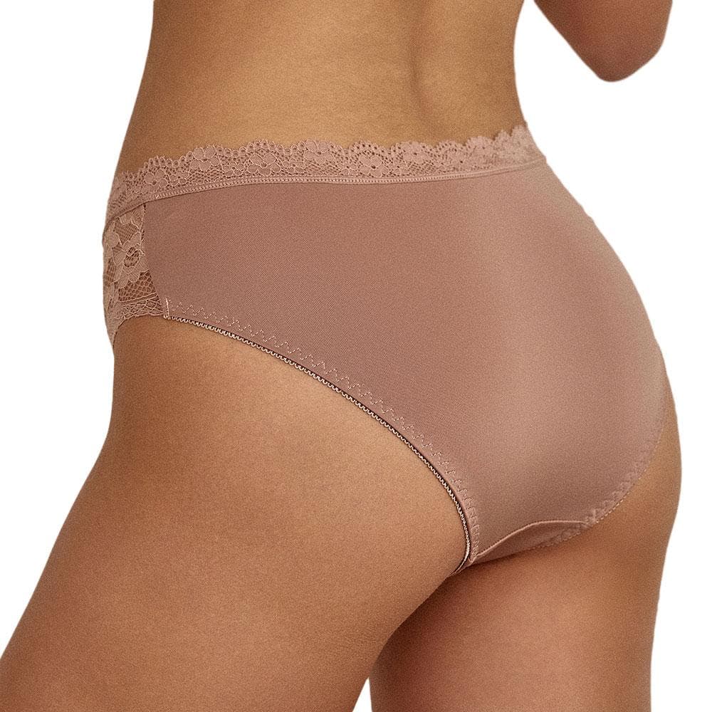 Tanga Nude Femme Les Petites Bombes Betty 2