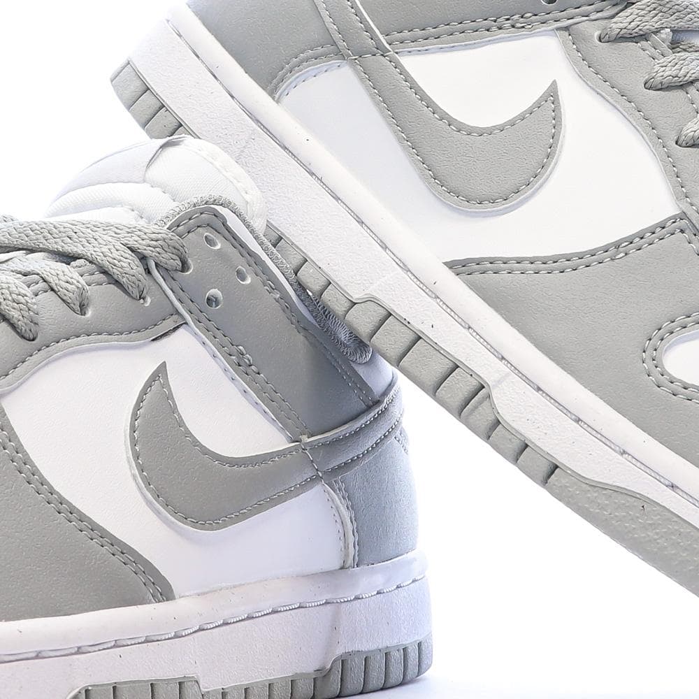 Dunk Low Baskets Blanches/Grises Femme Nike 7