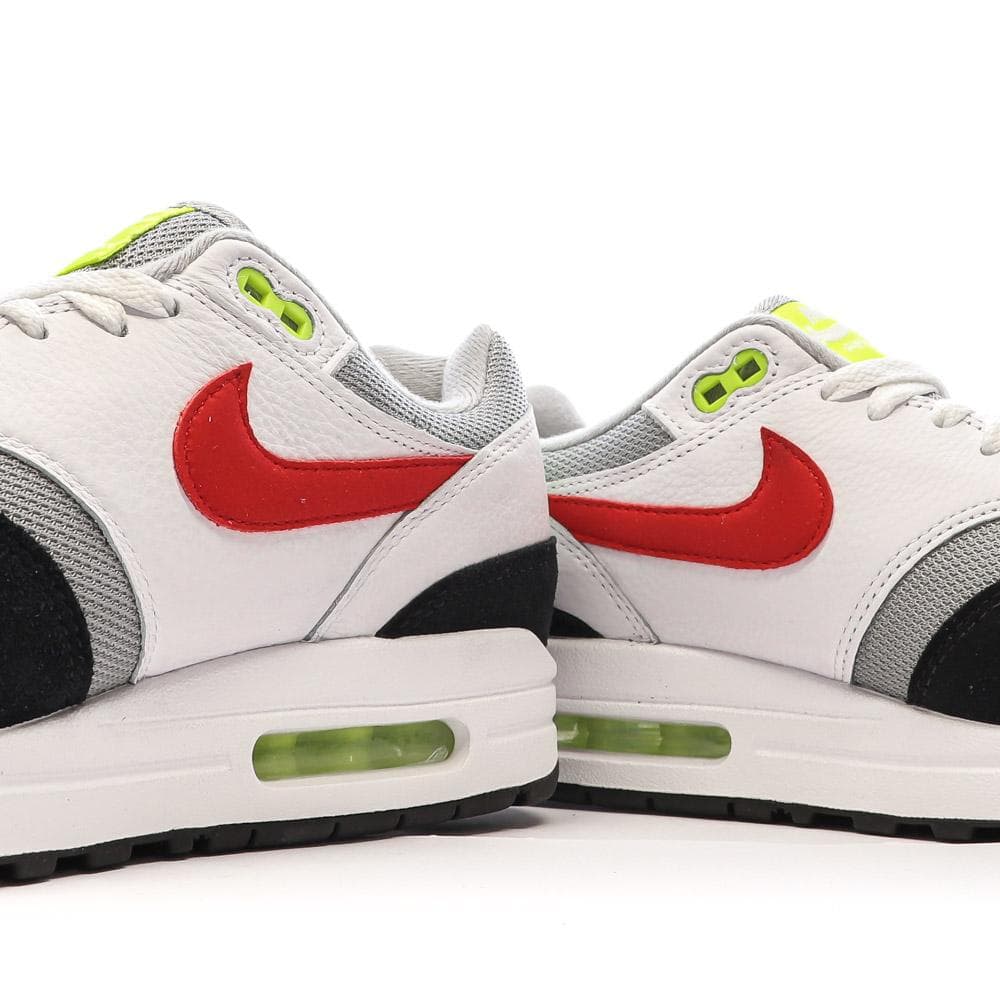 Baskets Blanches/Grises/Noires/Rouges Homme Nike Air Max 1 7