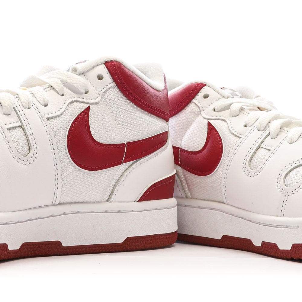 Baskets Blanches/Rouges Homme Nike Attack 7