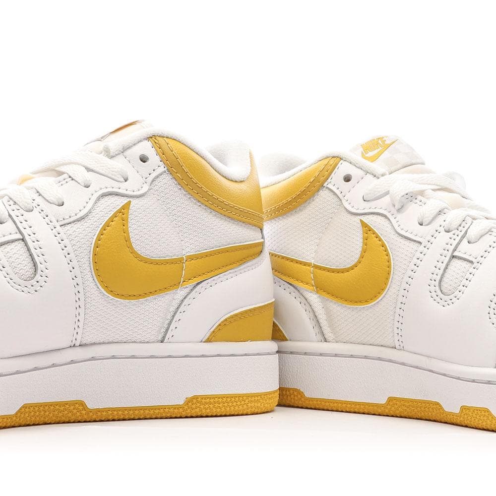 Baskets Blanches/Jaunes Homme Nike Attack 7