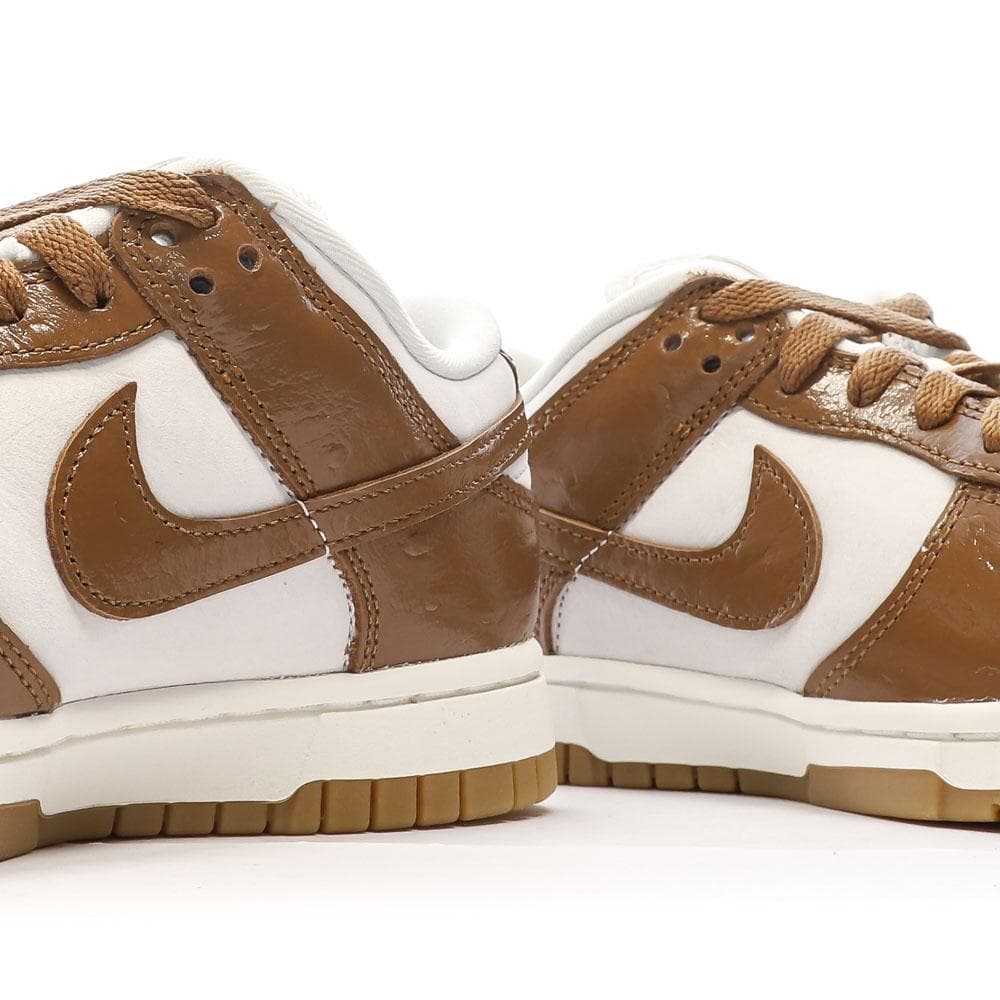 Baskets Blanches/Marrons Femme Nike Dunk Low 7